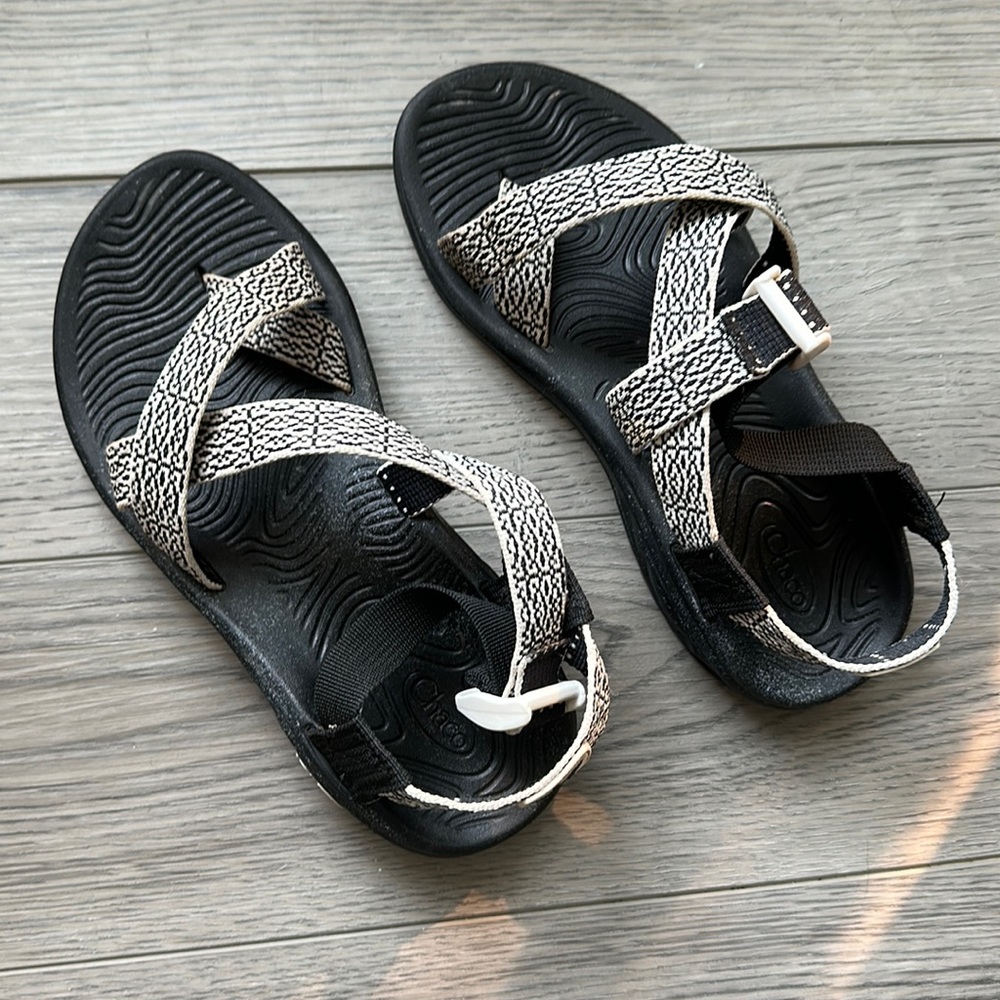 Black & white size 6 Chacos Z sandals